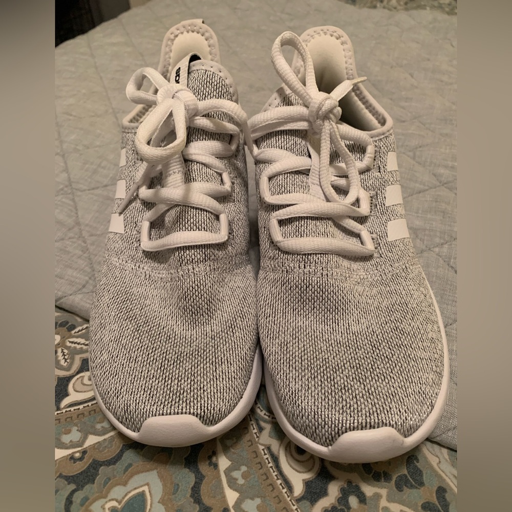 Like New Women’s Adidas Cloudfoam Sneaker - Picture 3 of 15